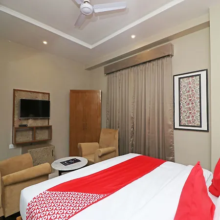 Oyo 13035 C1 Noosa Hotels